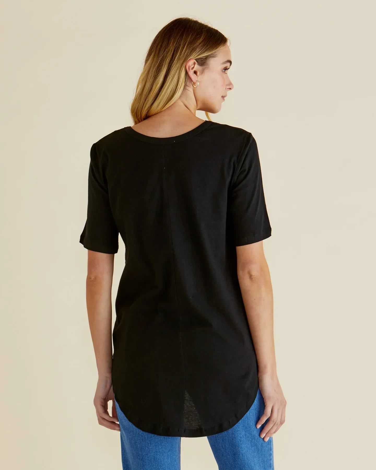 Ariana Tee - Black - Image 4
