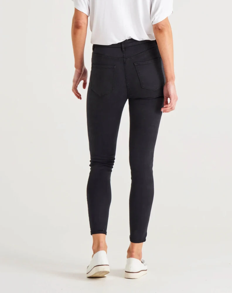 Betty Essential Jean - Black - Image 4