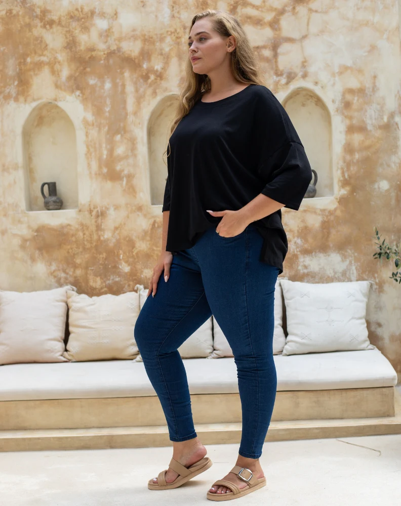 Classic Cotton Oversized Tee - Black - Image 4