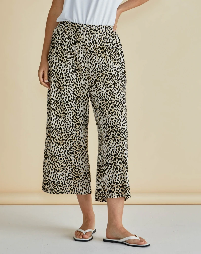 Crystal Crop Jogger⁠ - Cheetah Neutral