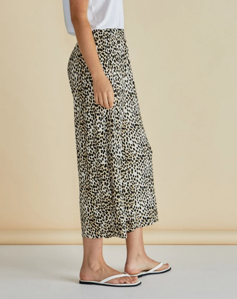 Crystal Crop Jogger⁠ - Cheetah Neutral - Image 3