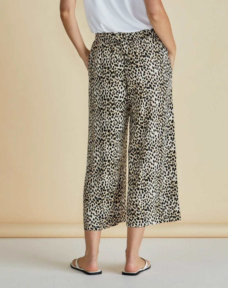 Crystal Crop Jogger⁠ - Cheetah Neutral - Image 4