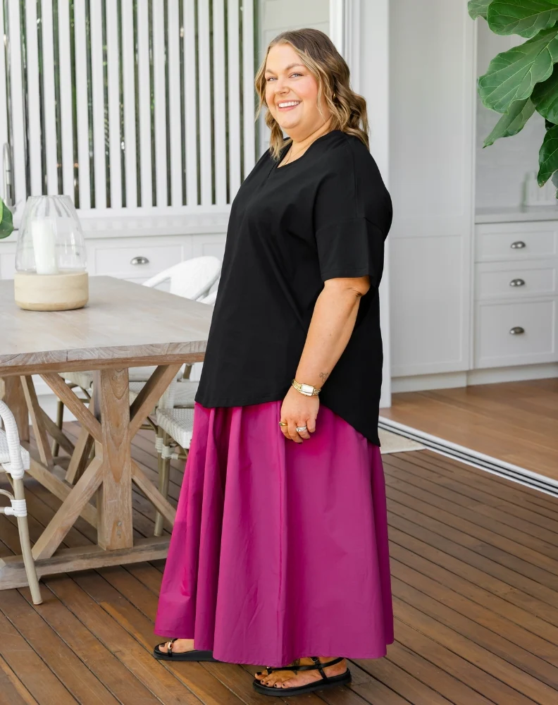 Ellie V-Neck Tee - Black - Image 5