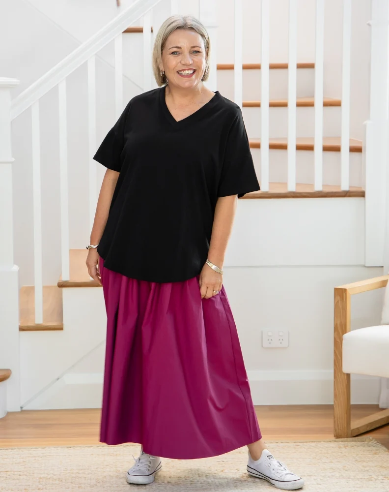 Ellie V-Neck Tee - Black - Image 7