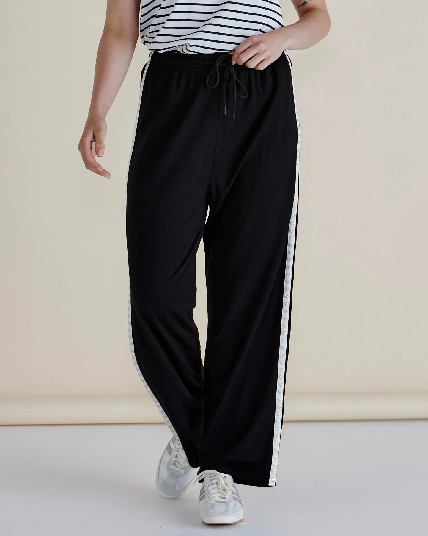 Evelyn Wide Leg Jogger - Black Trim