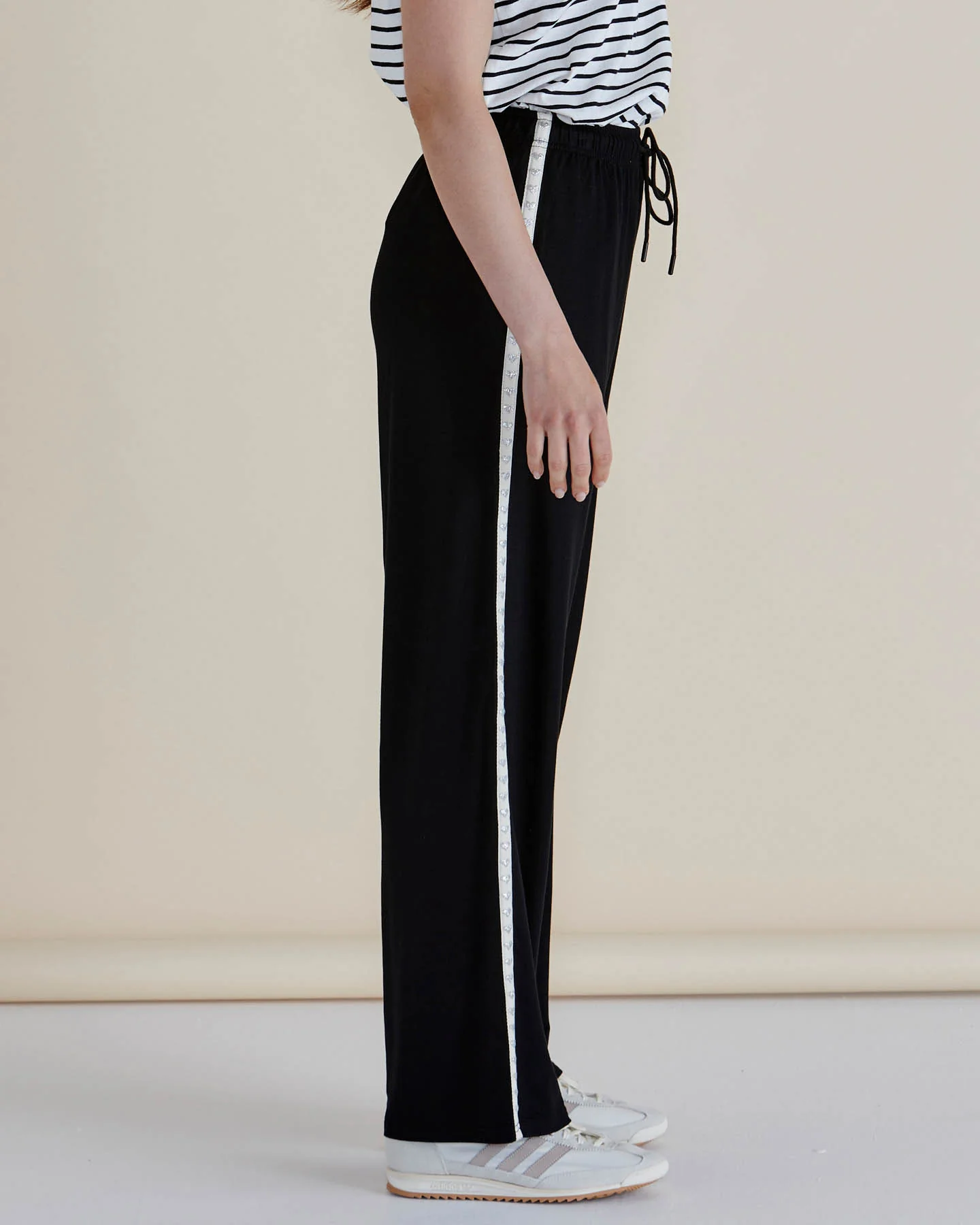Evelyn Wide Leg Jogger - Black Trim - Image 3