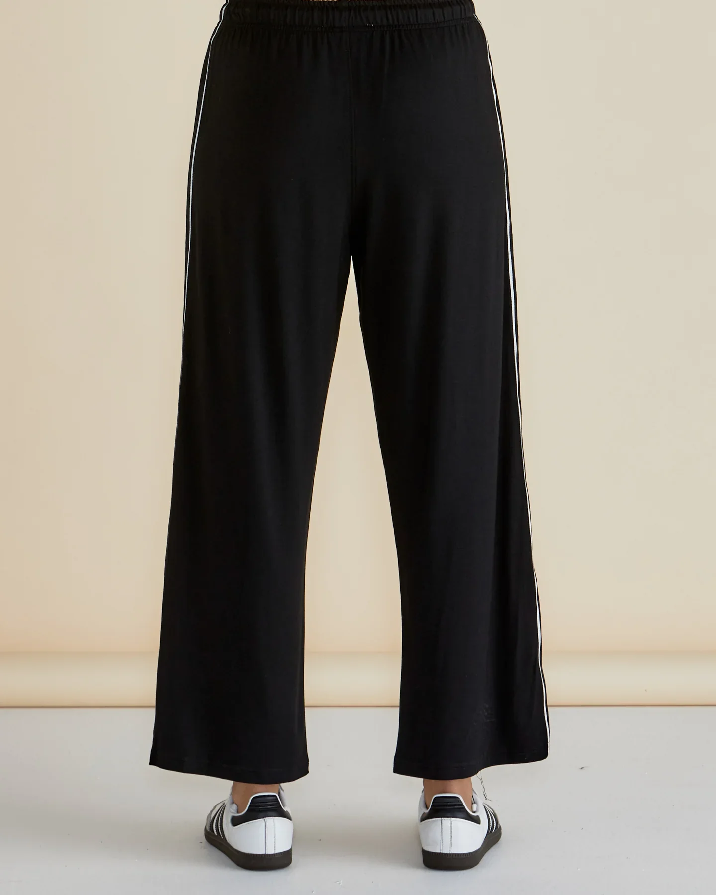 Evelyn Wide Leg Jogger - Black - Image 4