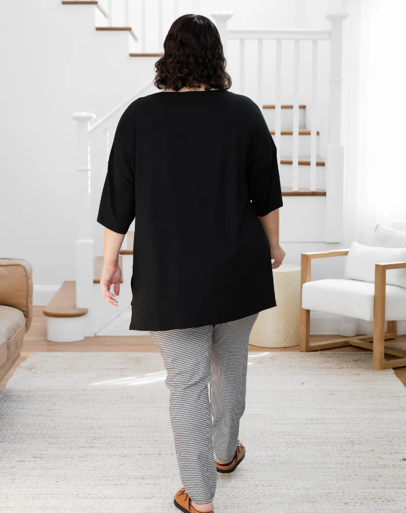 Knot Tee -Black - Image 6