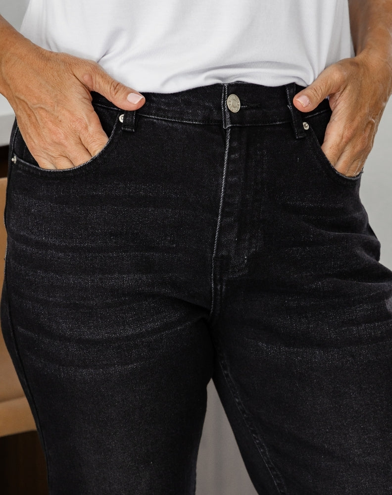 Mom Jeans - Black - Image 10