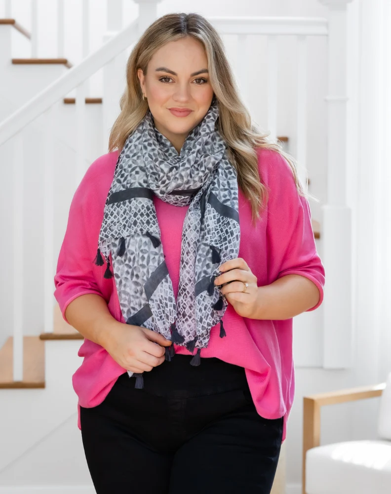 Print Scarf - Black/White Tassel - Image 2