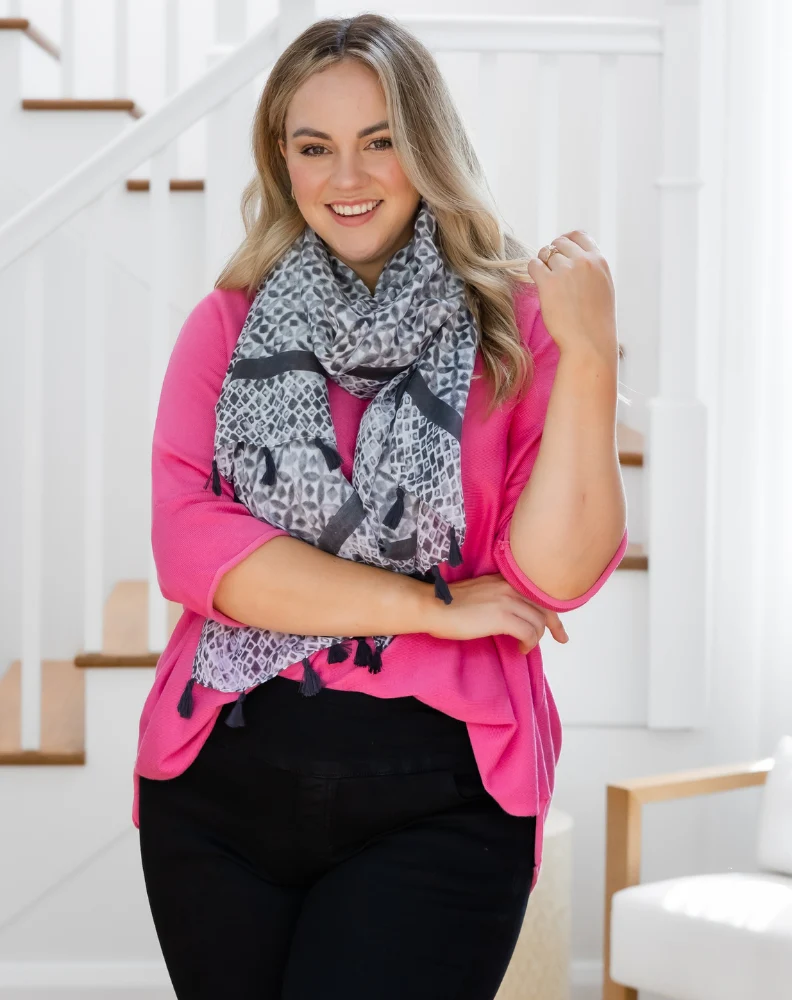 Print Scarf - Black/White Tassel - Image 3