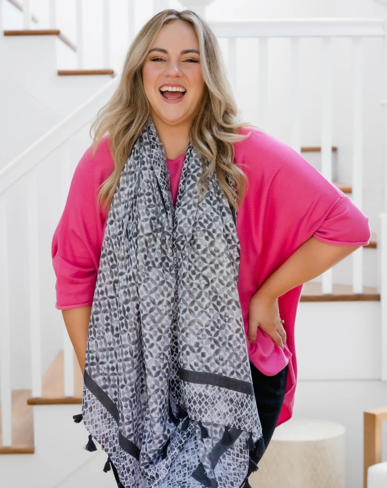 Print Scarf - Black/White Tassel - Image 4