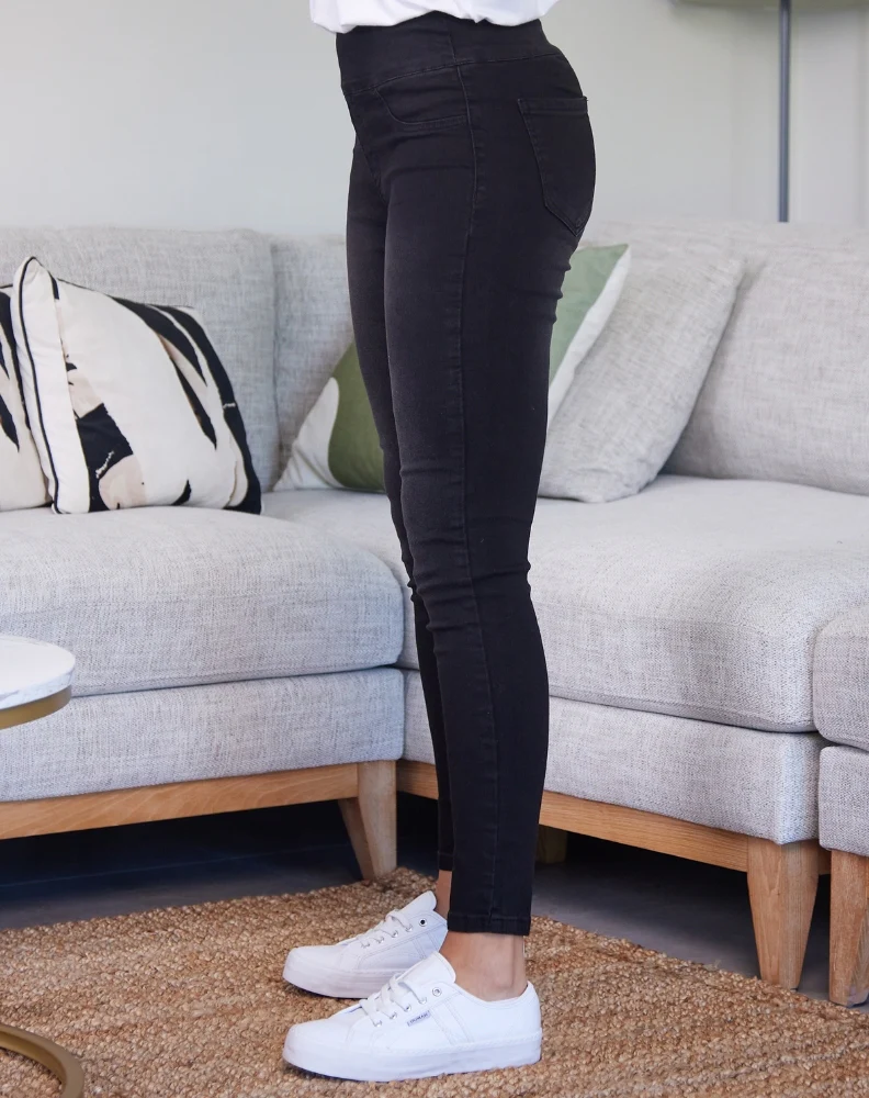 Pull On Jeans -Black - Image 8