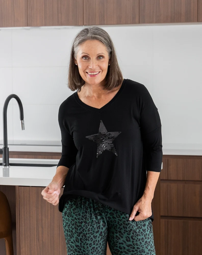 V Neck Sequin 3/4 Sleeve Tee - Black - Image 3